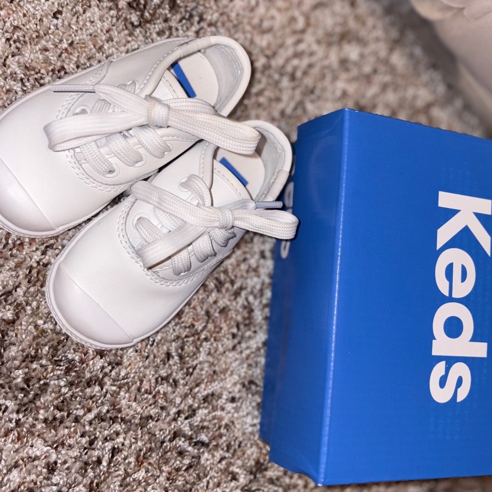 White classic style Keds for toddler size 4w